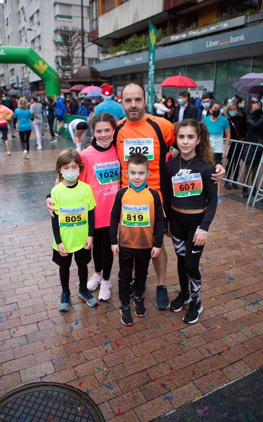 Pola de Siero recupera el espíritu de la San Silvestre. Las calles de la capital polesa volvieron a vivir una intensa jornada de atletismo, pasada por agua por momentos, en la que el corredor sierense Moha Bakkali ganó por quinto año consecutivo y la corredora del Universidad de Oviedo María Suárez se impuso por segundo año seguido. Los ganadores estuvieron acompañados de medio millar de corredores. 