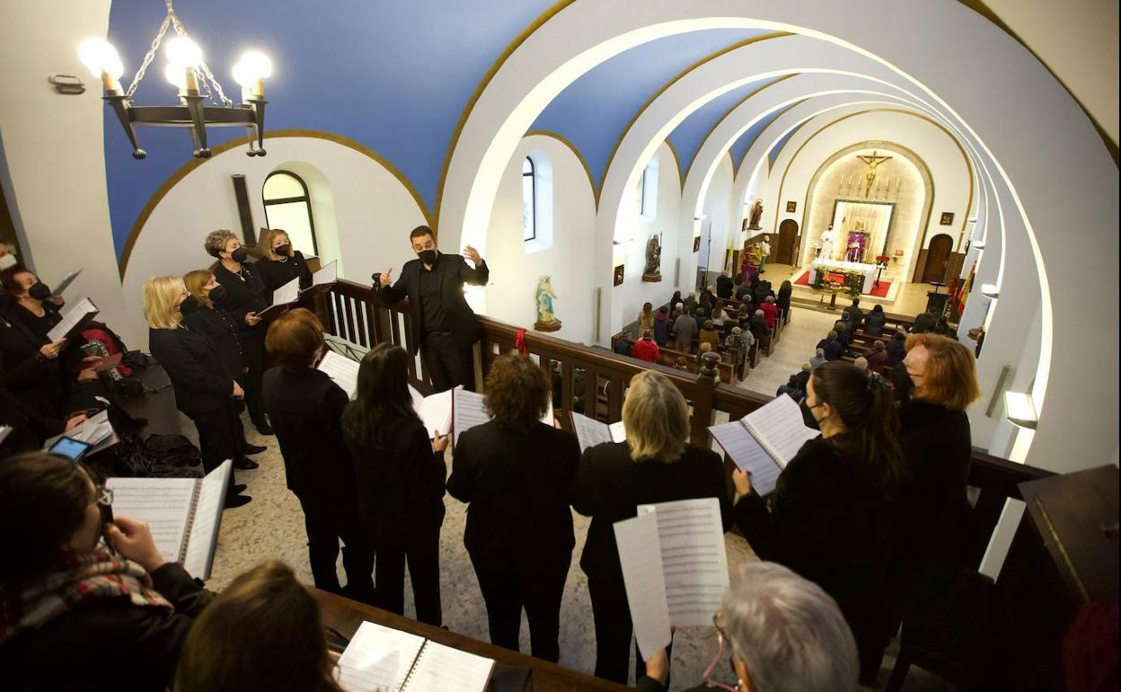 La Coral Polifónica de San Félix despide a María Menéndez