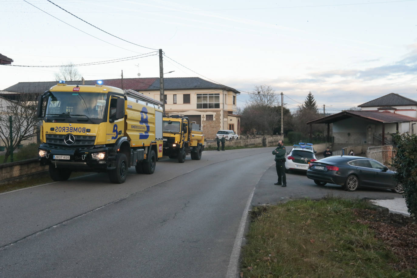 Fotos: El fuego arrasa con la sala de máquinas del Llagar Sidra Fanjul