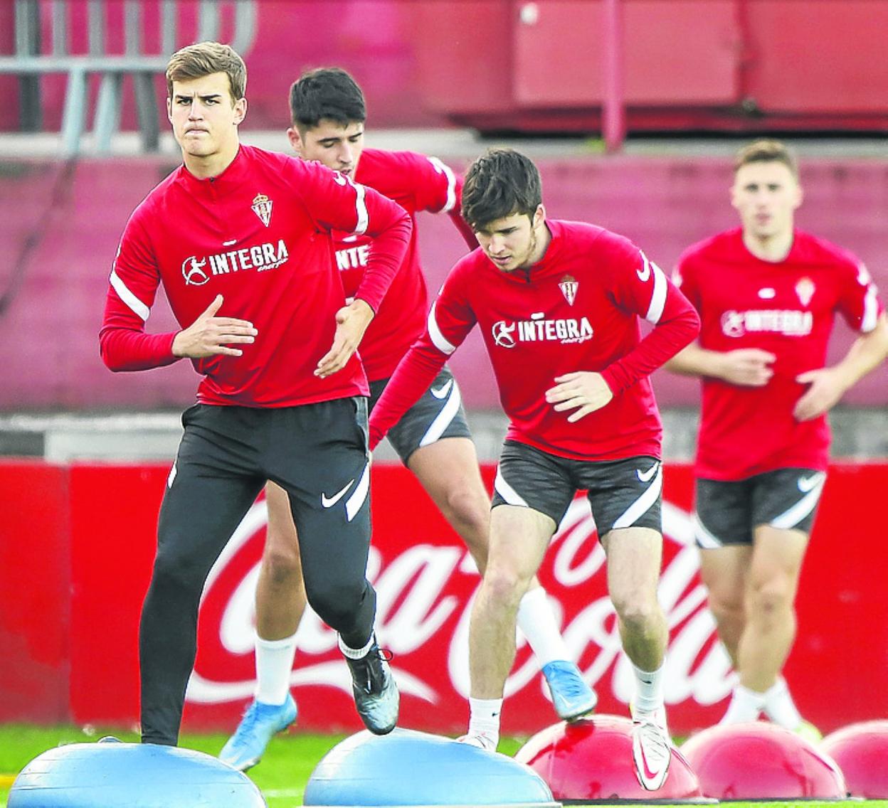 Somolinos, durante un ejercicio, ayer, con el primer equipo. 