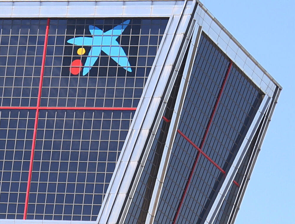 CaixaBank materializa otras 2.700 salidas de empleados por el ERE