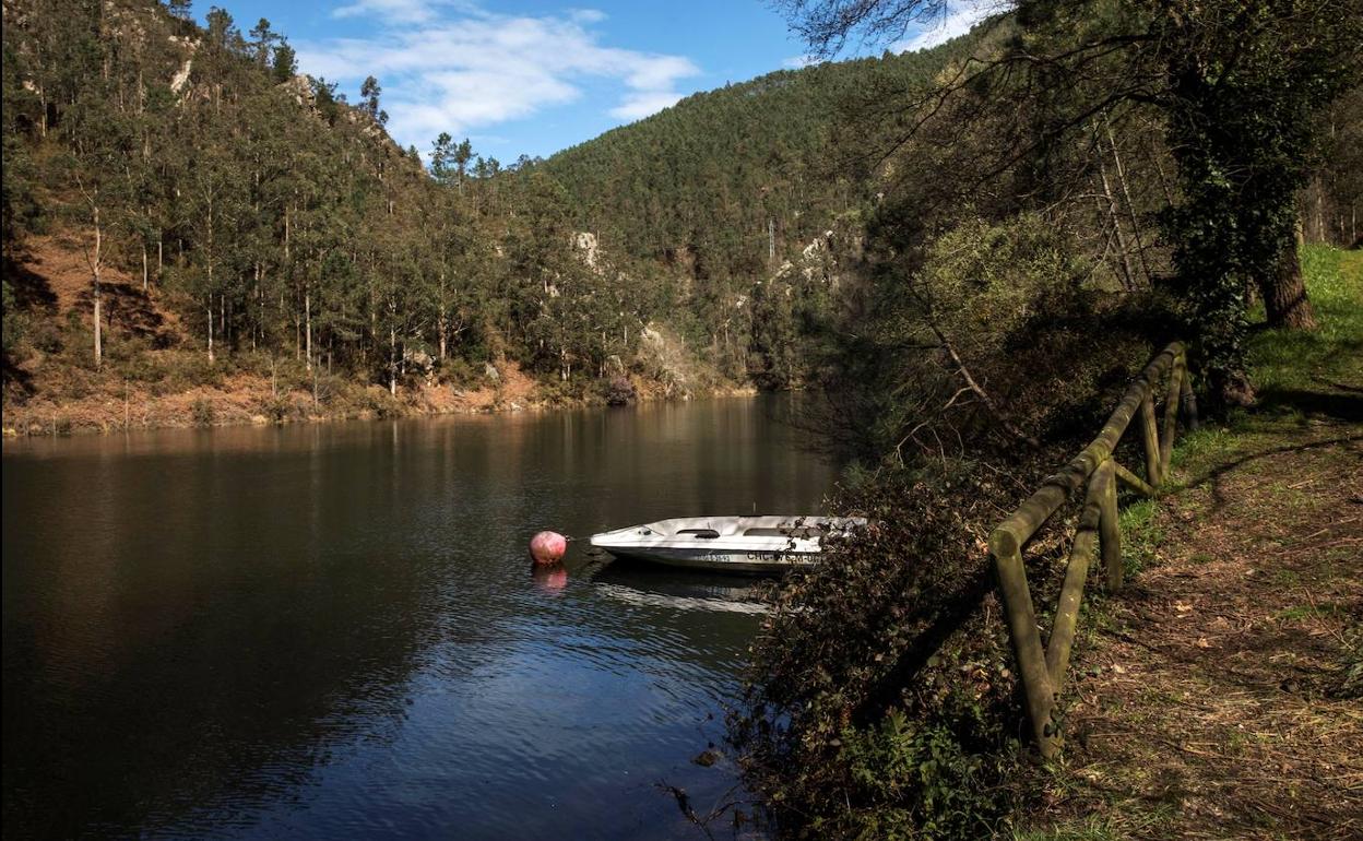 Embalse de Arbón, en el río Navia.