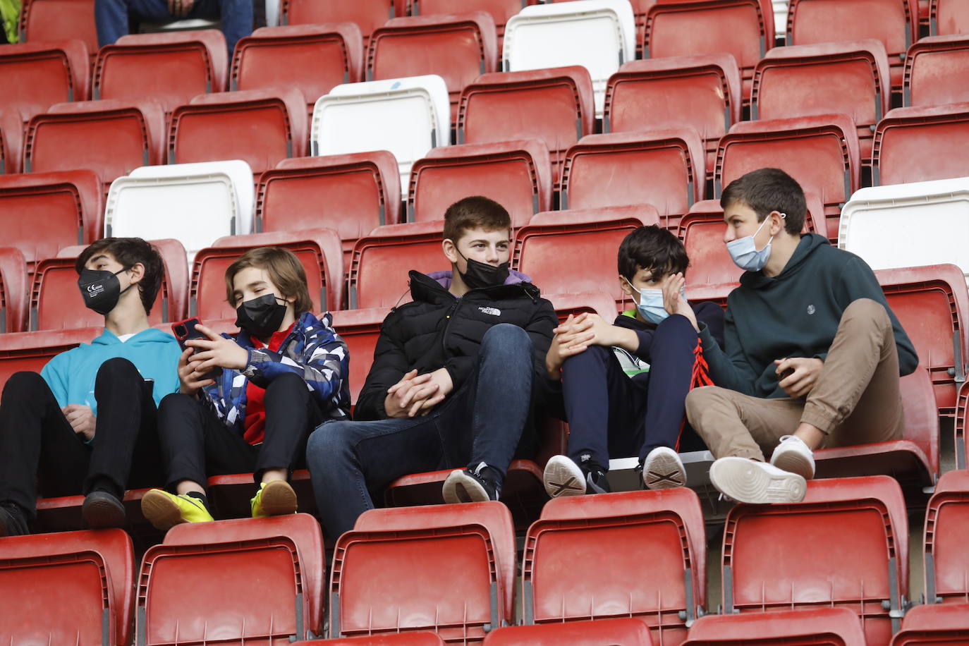 Fotos: ¿Estuviste en el Sporting - Lugo? ¡Búscate!