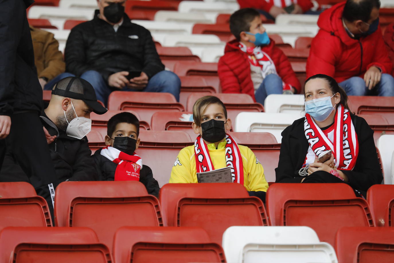 Fotos: ¿Estuviste en el Sporting - Lugo? ¡Búscate!