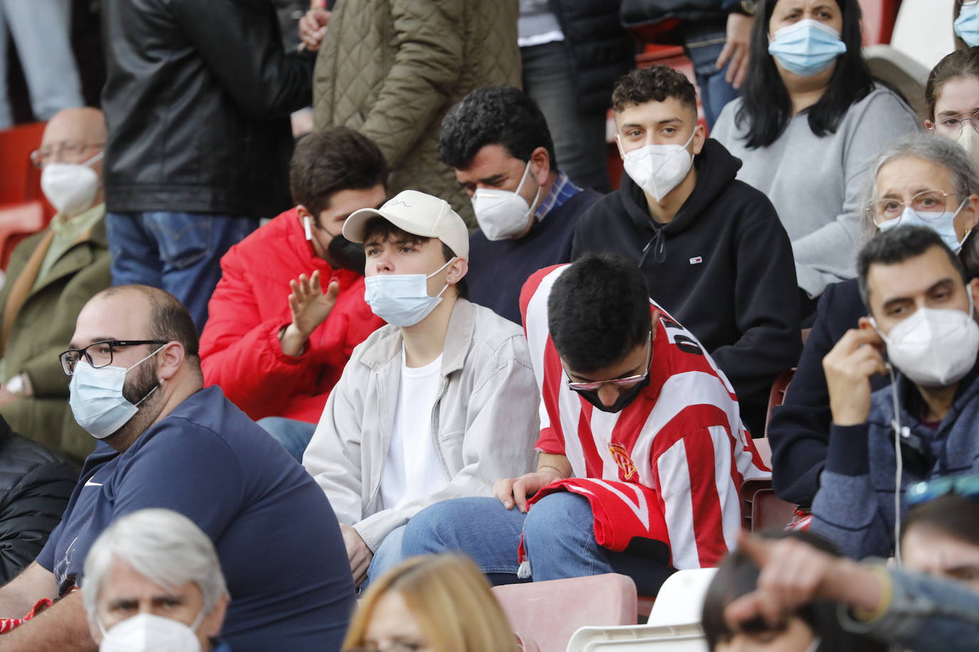 Fotos: ¿Estuviste en el Sporting - Lugo? ¡Búscate!