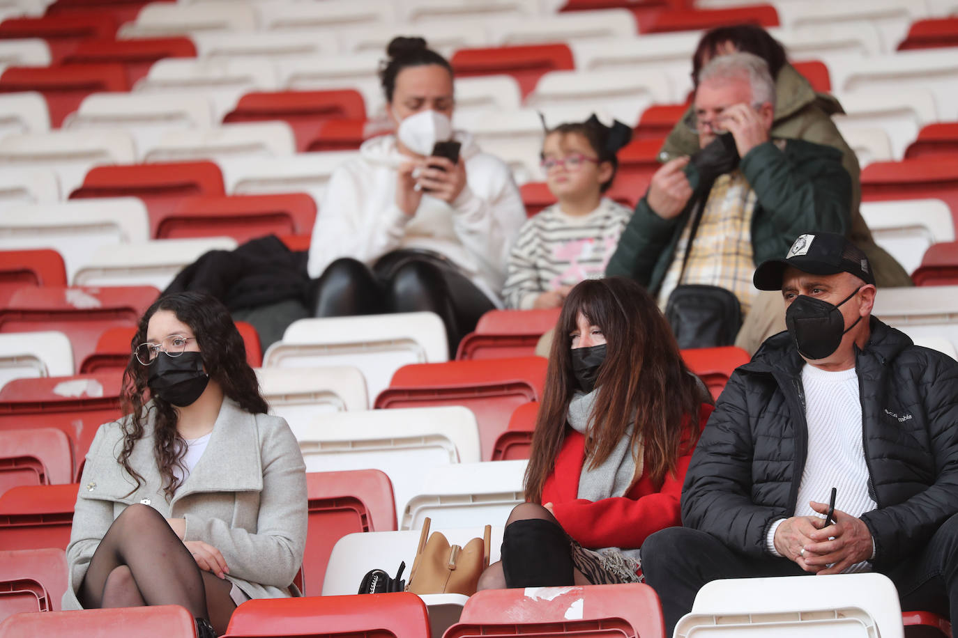 Fotos: ¿Estuviste en el Sporting - Lugo? ¡Búscate!