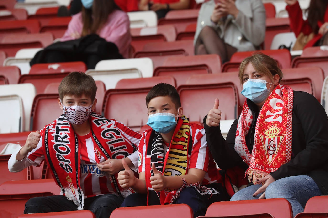 Fotos: ¿Estuviste en el Sporting - Lugo? ¡Búscate!