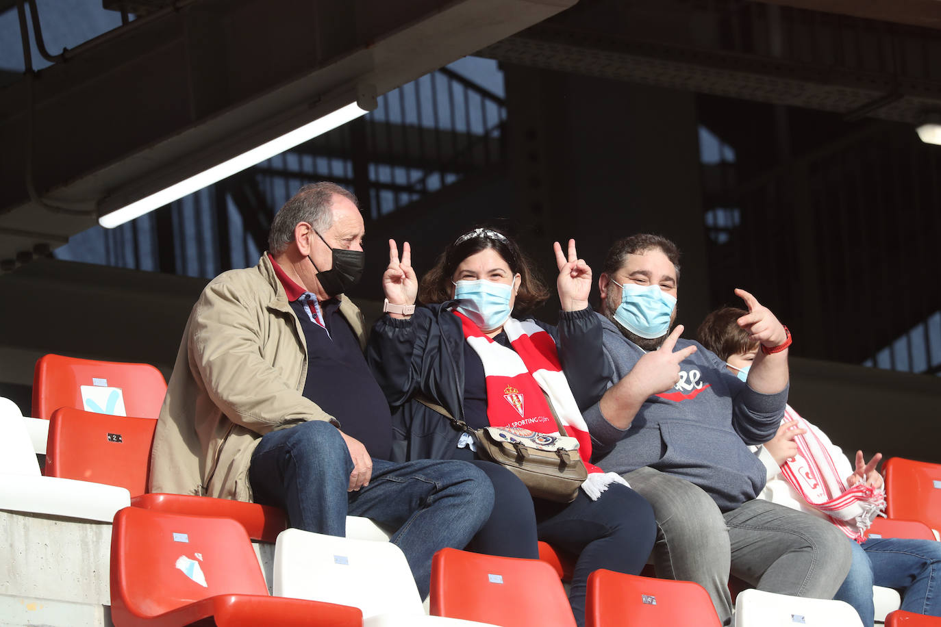 Fotos: ¿Estuviste en el Sporting - Lugo? ¡Búscate!