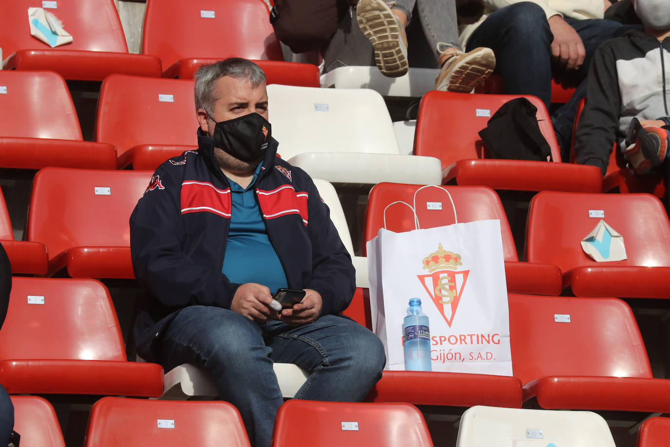 Fotos: ¿Estuviste en el Sporting - Lugo? ¡Búscate!