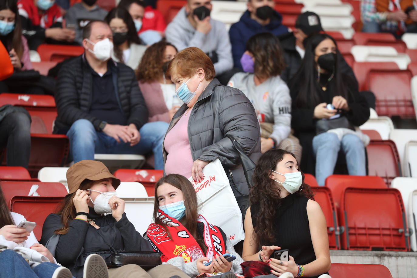 Fotos: ¿Estuviste en el Sporting - Lugo? ¡Búscate!