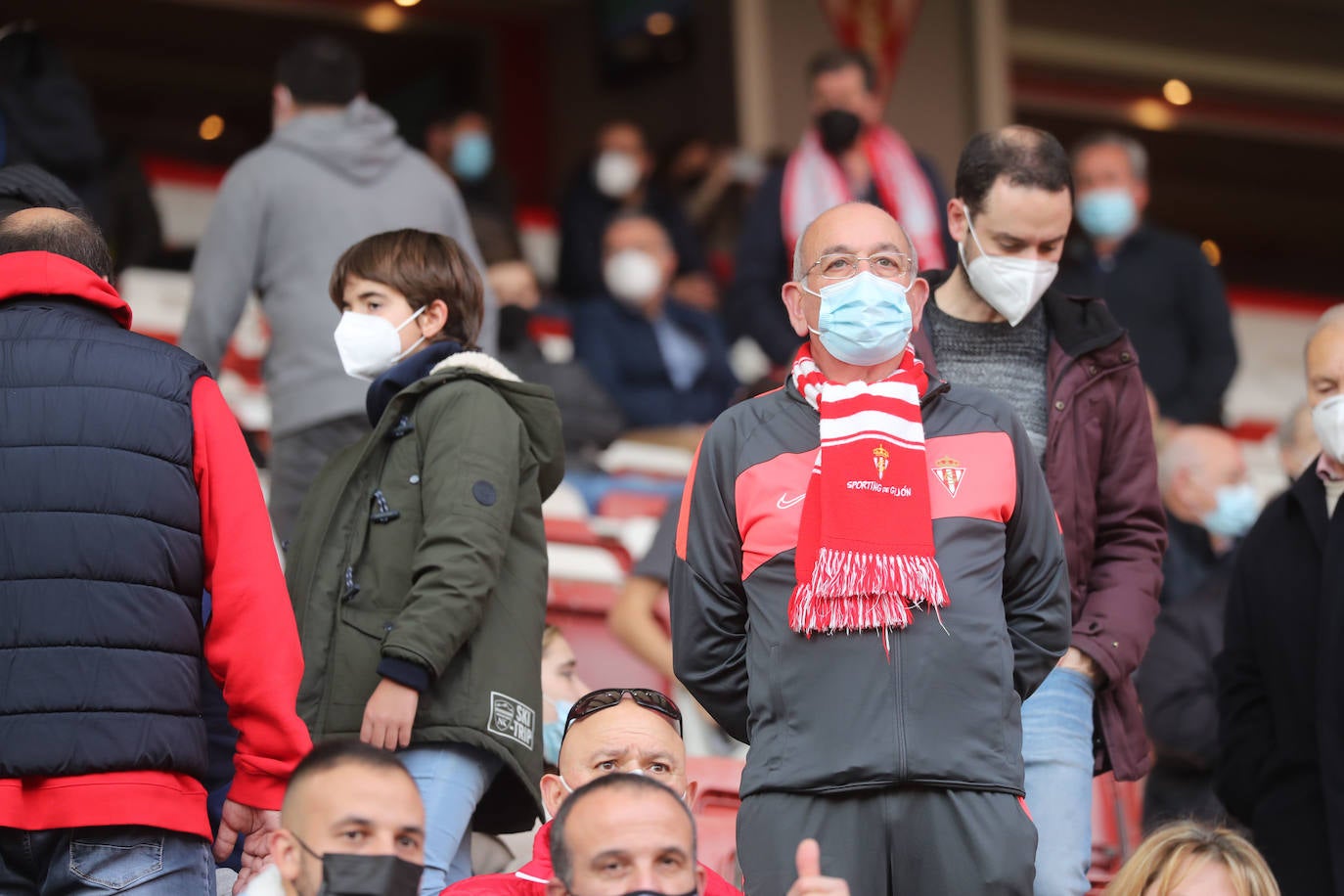 Fotos: ¿Estuviste en el Sporting - Lugo? ¡Búscate!