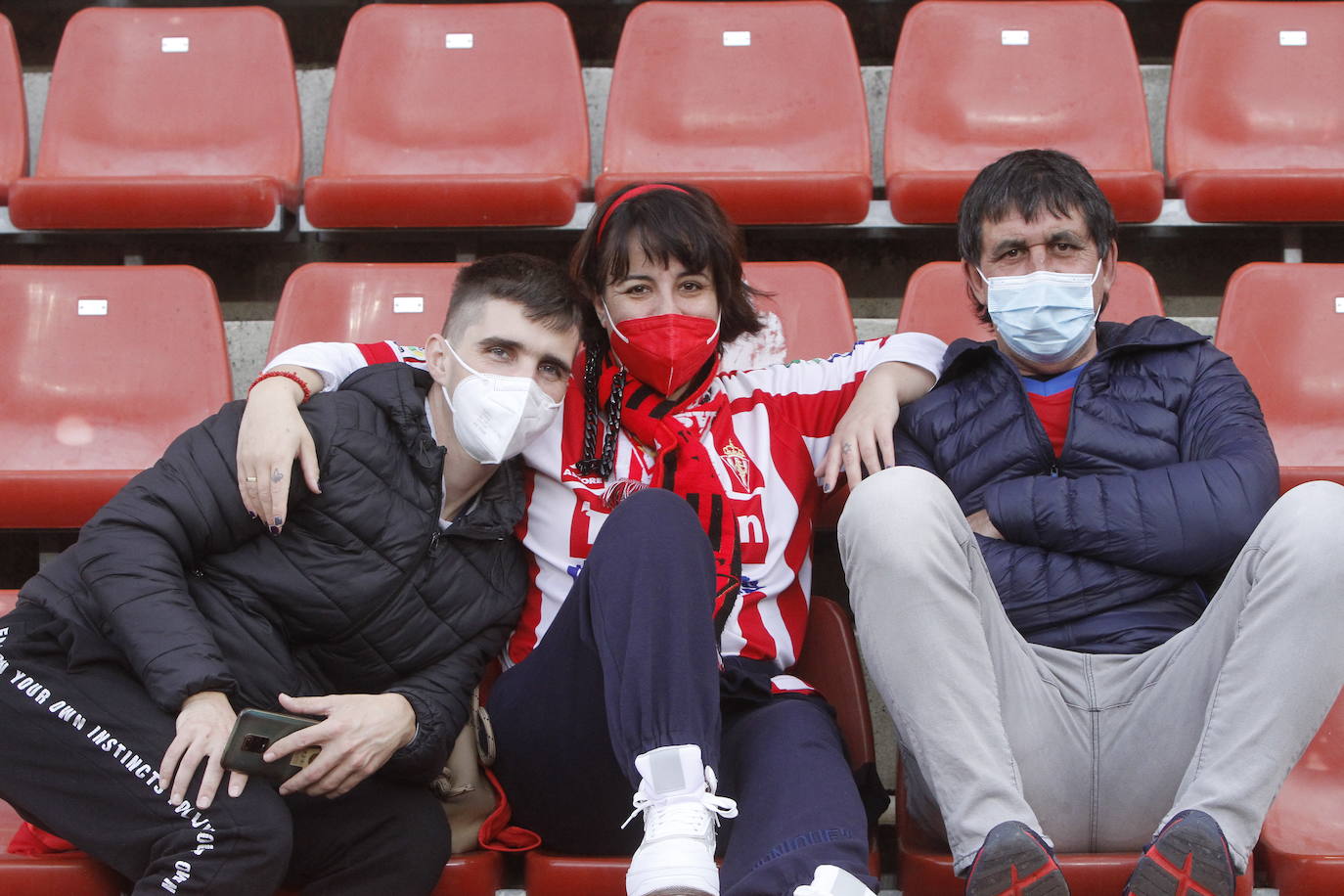 Fotos: ¿Estuviste en el Sporting - Lugo? ¡Búscate!