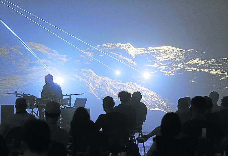 Actuación en Laboral Centro de Arte. 