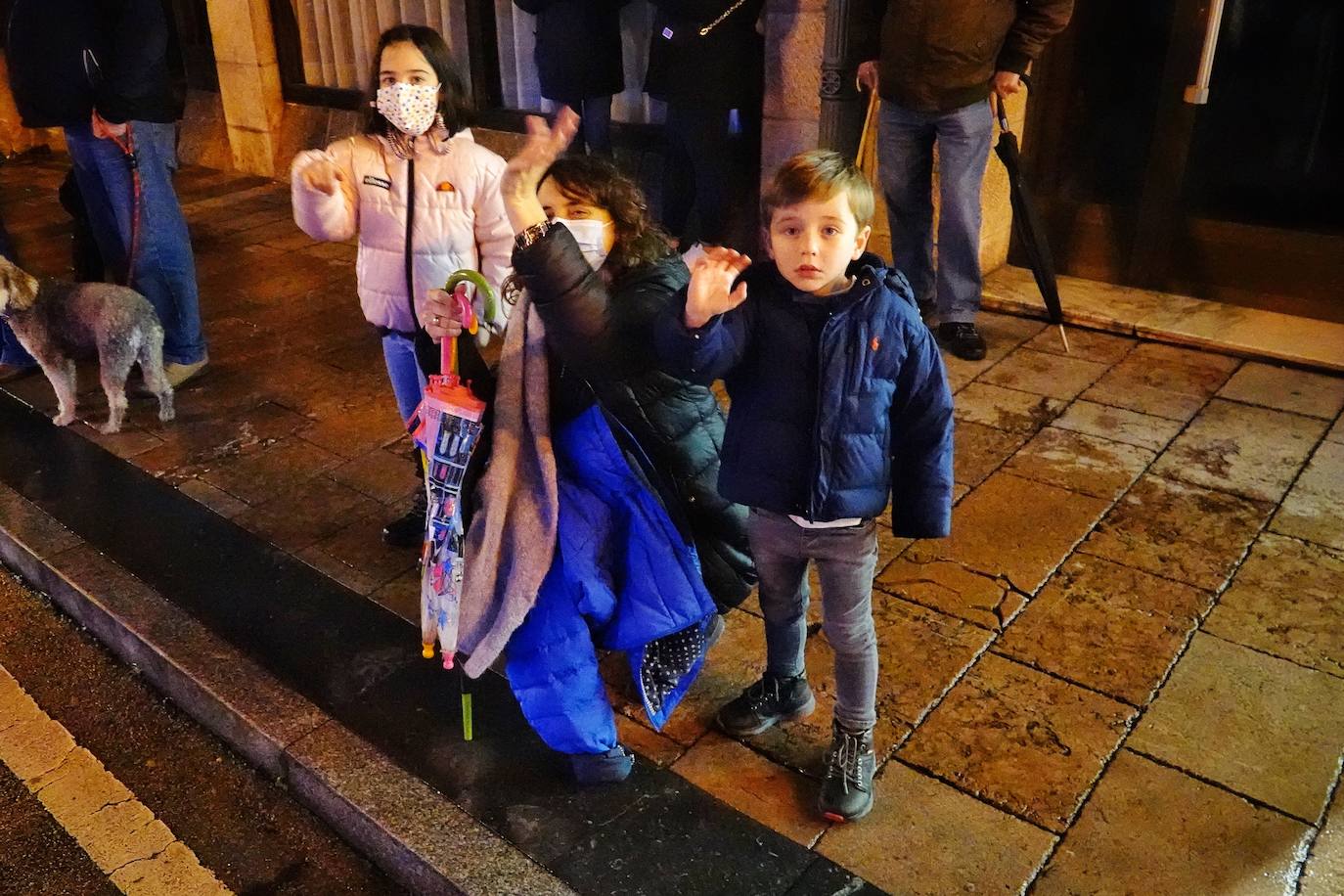 Fotos: Colorida cabalgata de los Reyes Magos en Cangas de Onís