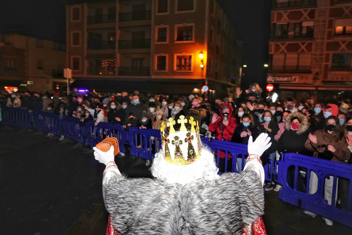 Fotos: Colorida cabalgata de los Reyes Magos en Cangas de Onís