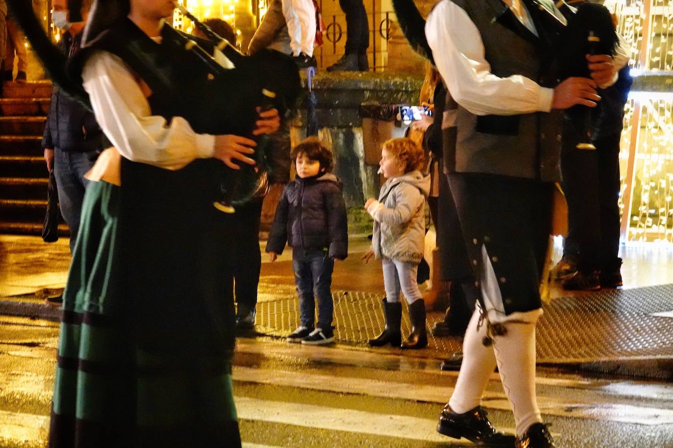 Fotos: Colorida cabalgata de los Reyes Magos en Cangas de Onís