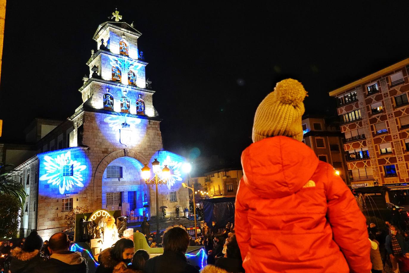 Fotos: Colorida cabalgata de los Reyes Magos en Cangas de Onís