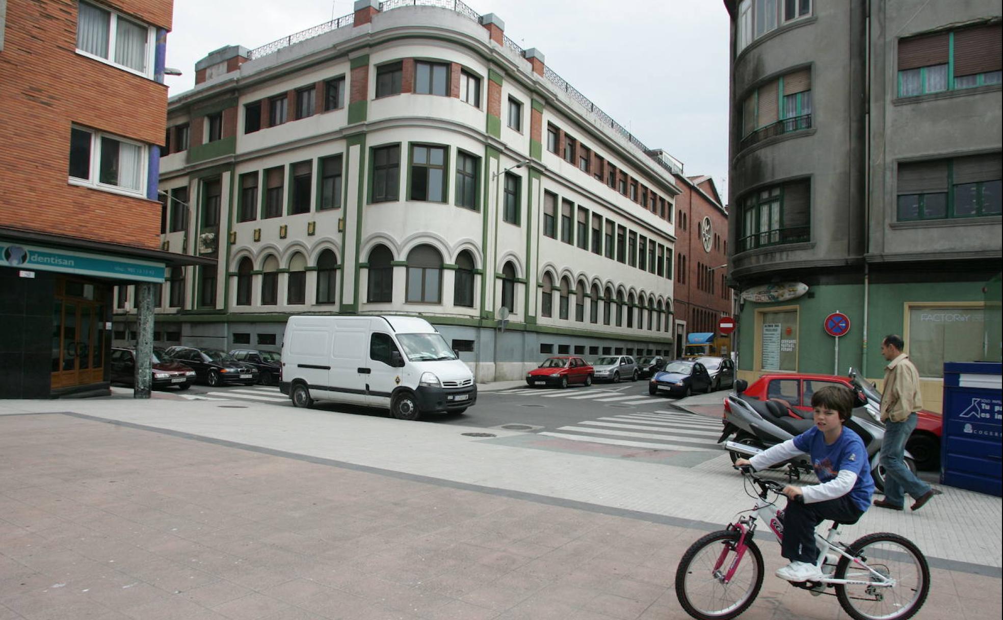Fachada del edificio, hoy colegio de San Vicente de Paul.