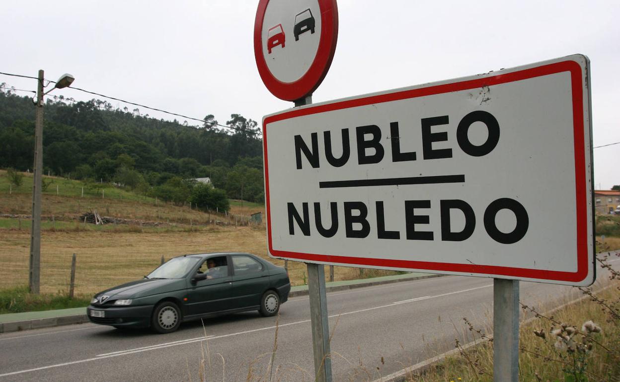 El suceso se produjo en la AS-17, punto kilométrico seis. 