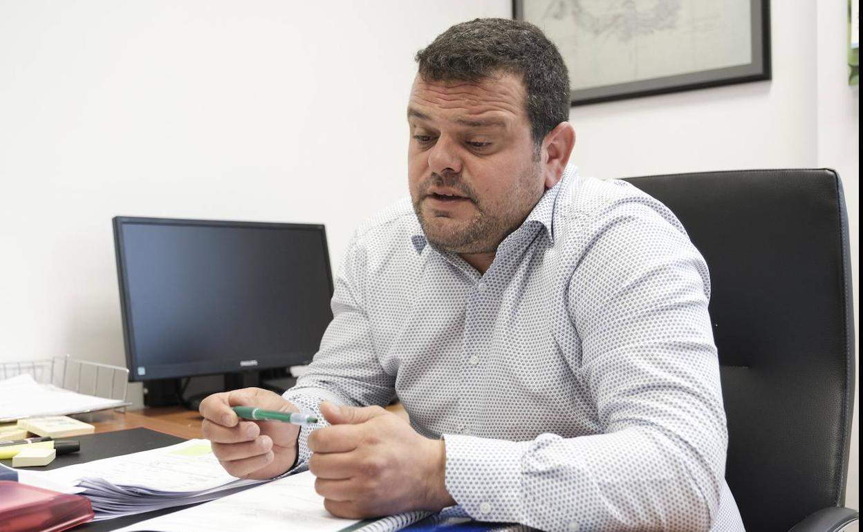 El presidente de la Federación de Cofradías de Asturias, Adolfo García. 