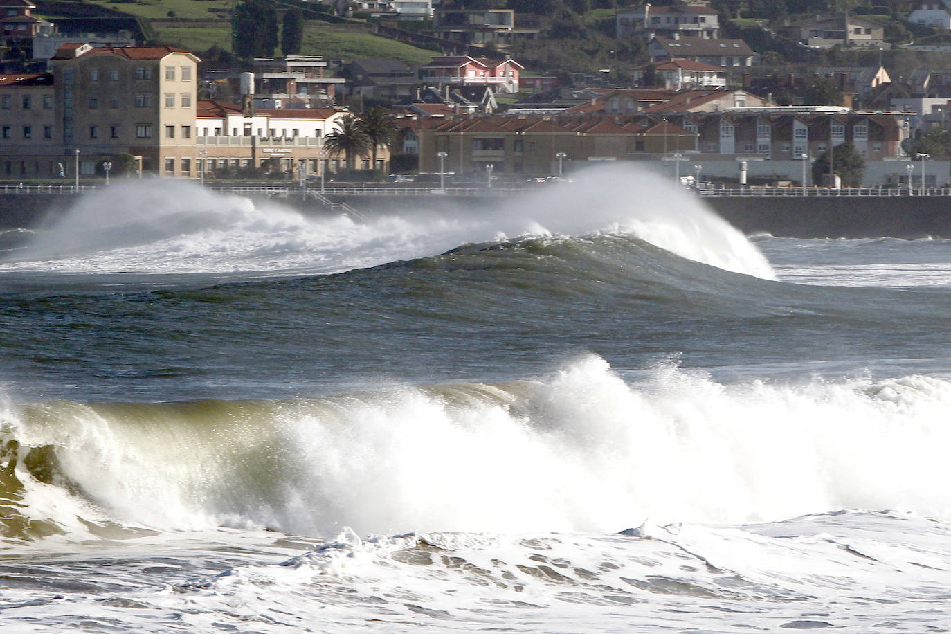 Fotos: Oleaje de foto en Gijón