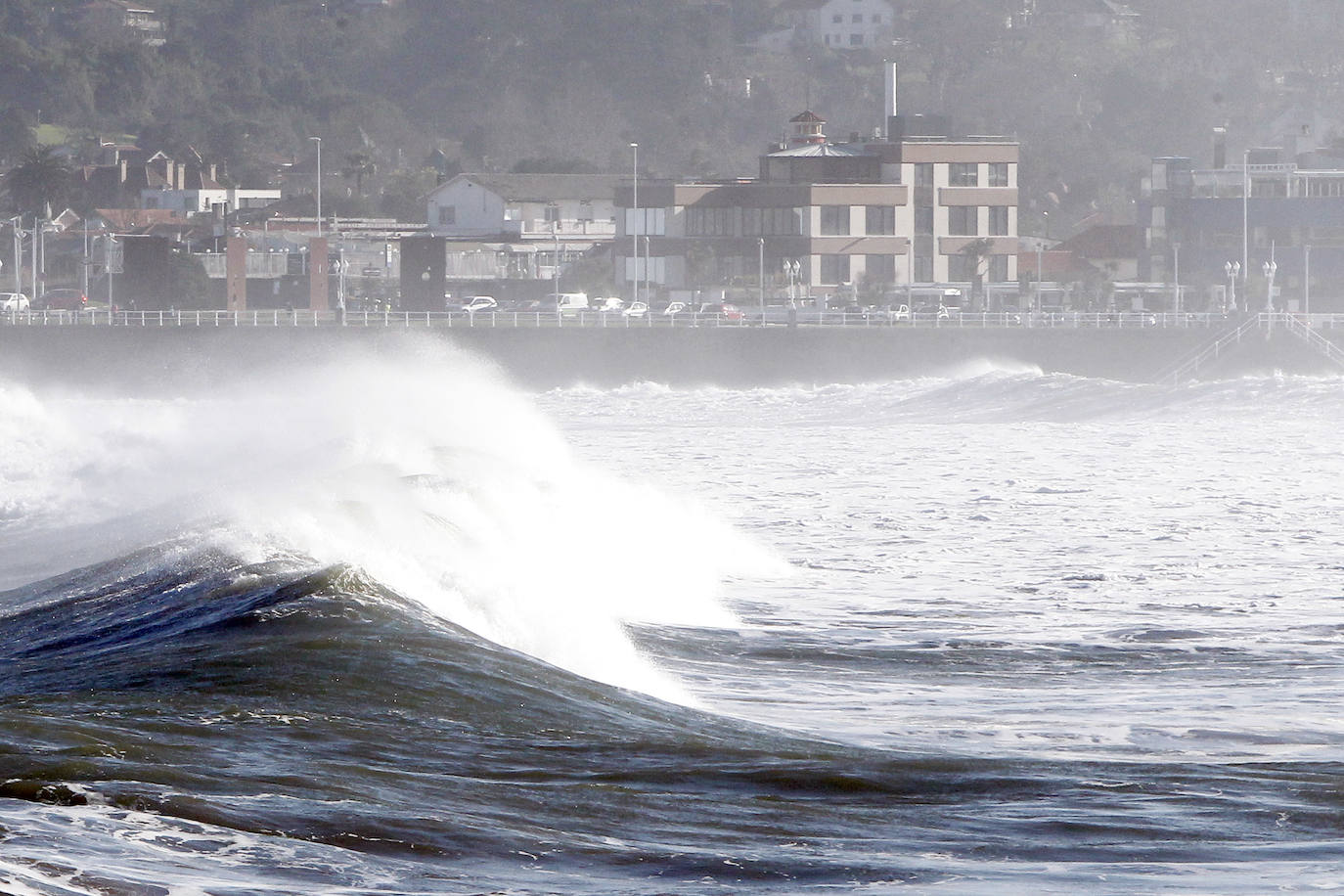 Fotos: Oleaje de foto en Gijón