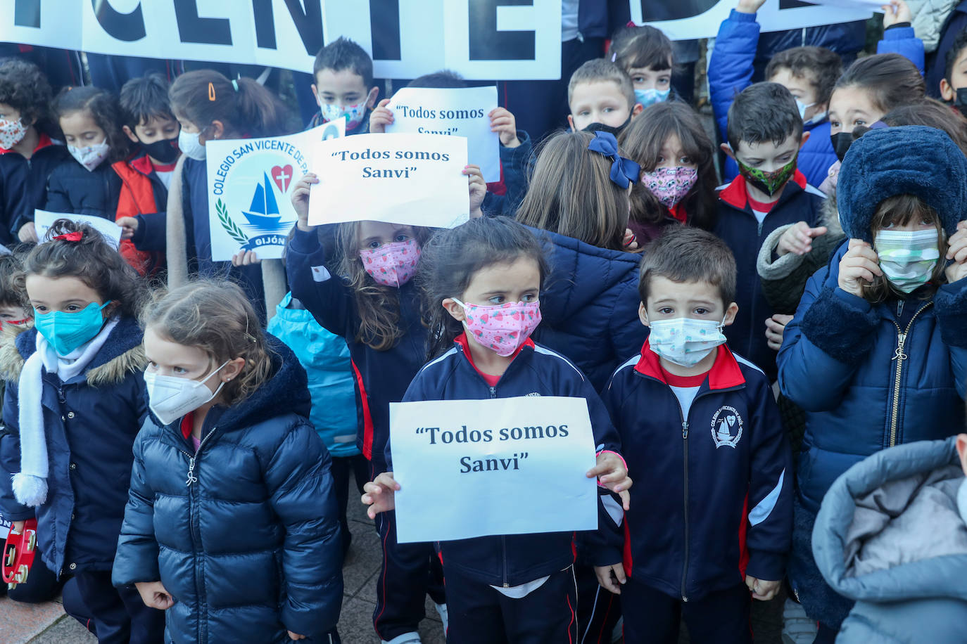 La comunidad educativa del colegio San Vicente de Paúl de Gijón ha reivindicado unida, en un encuentro organizado por EL COMERCIO, una solución urgente para que los alumnos del centro concertado puedan volver a las clases presenciales