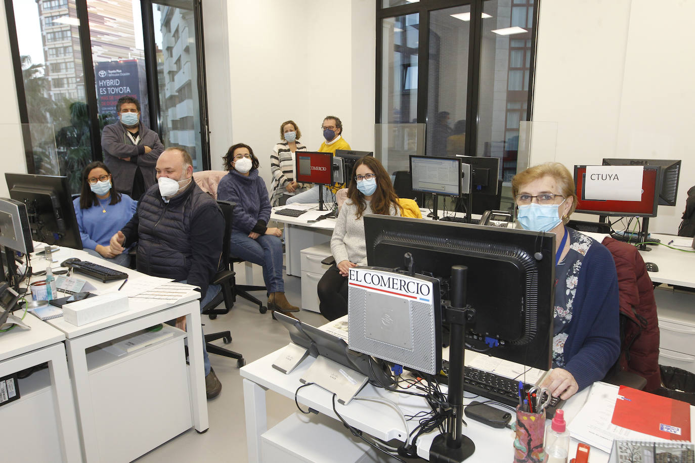 La sección de Asturias y Documentación, junto a la secretaria de Redacción, Carmen Cereijo