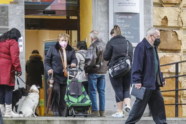 Los enfermos de covid podrán gestionar sus bajas laborales sin pasar por el centro de salud