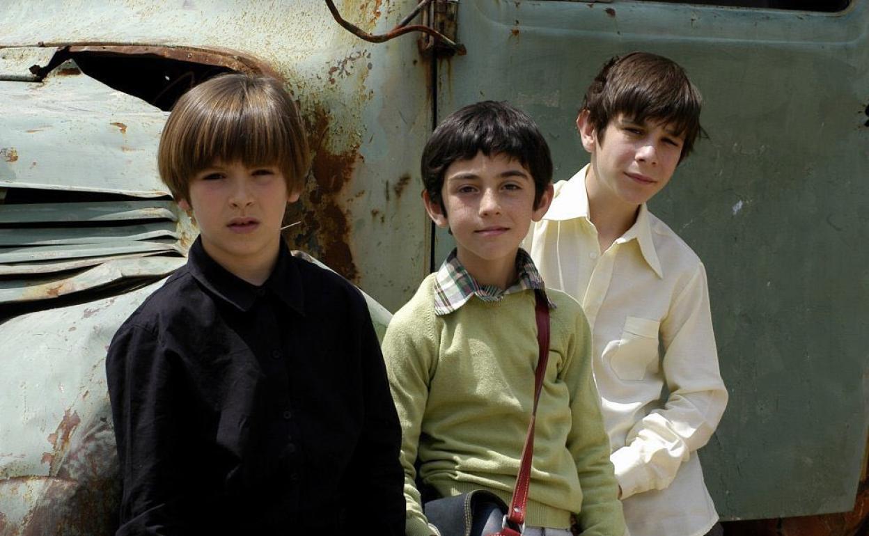 Ricardo Gómez (Carlitos), Santiago Crespo (Josete) y Manuel Dios (Luis) en 'Cuéntame cómo pasó'. 