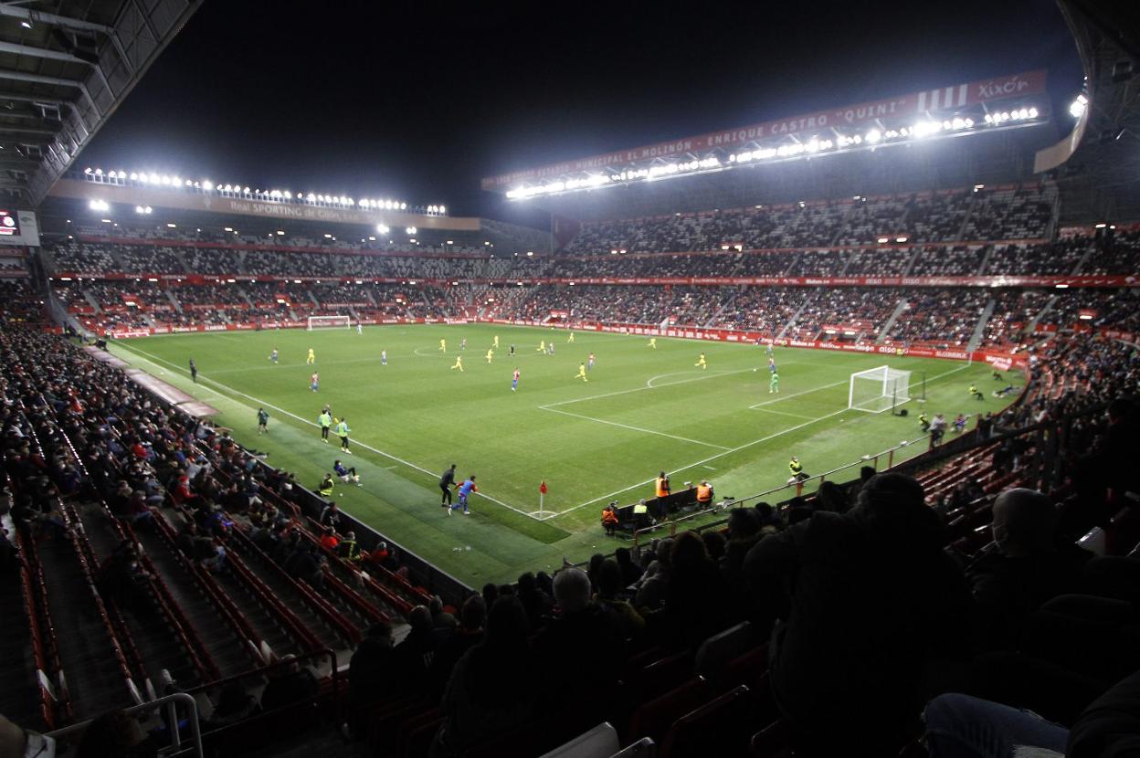 Panorámica de El Molinón durante la disputa de la eliminatoria de Copa ante el Villarreal.