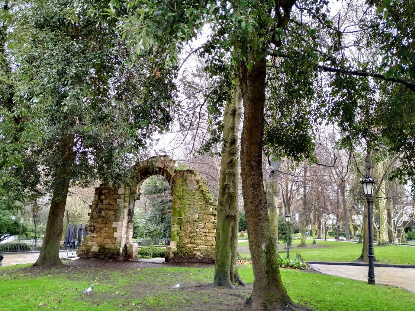 La huerta y el jardín botánico del Monasterio de San Francisco fueron el germen del parque público del que hoy presume la ciudad. 