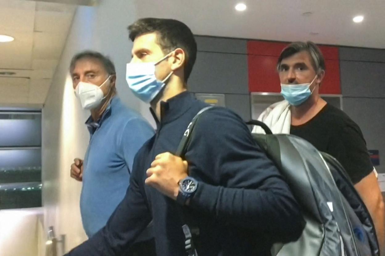 Djokovic, a su llegada a Serbia, en el aeropuerto de Belgrado. 