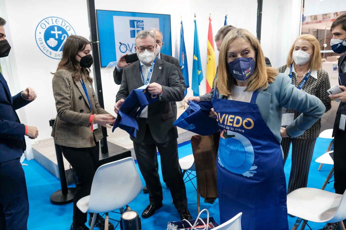 Don Felipe y doña Letizia han inaugurado este miércoles la 42º edición de Feria Internacional de Turismo (Fitur), que se celebra en Ifema Madrid, hasta el próximo 23 de enero. El estand del Principado ha albergado una mesa redonda sobre la cultura sidrera asturiana, candidata para Lista Representativa del Patrimonio Mundial Inmaterial de la Unesco 