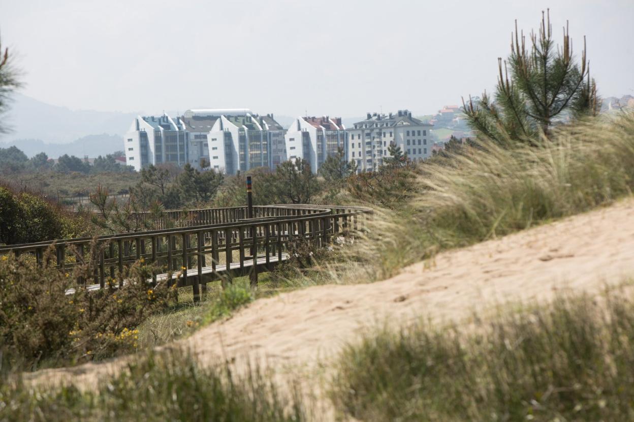 Afronta once meses de prisión por exhibicionismo en la playa de Salinas |  El Comercio: Diario de Asturias