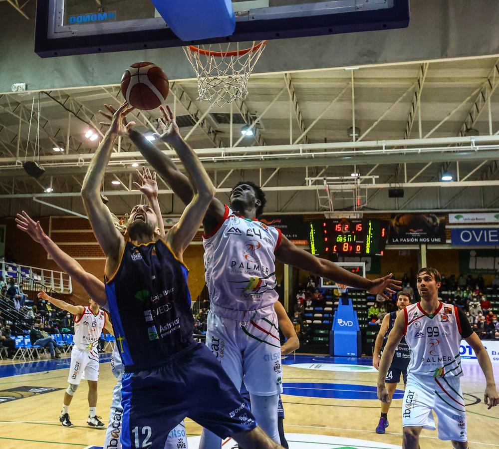 Fotos: Las mejores imágenes del Unicaja Banco Oviedo - Palmer Alma Mediterránea