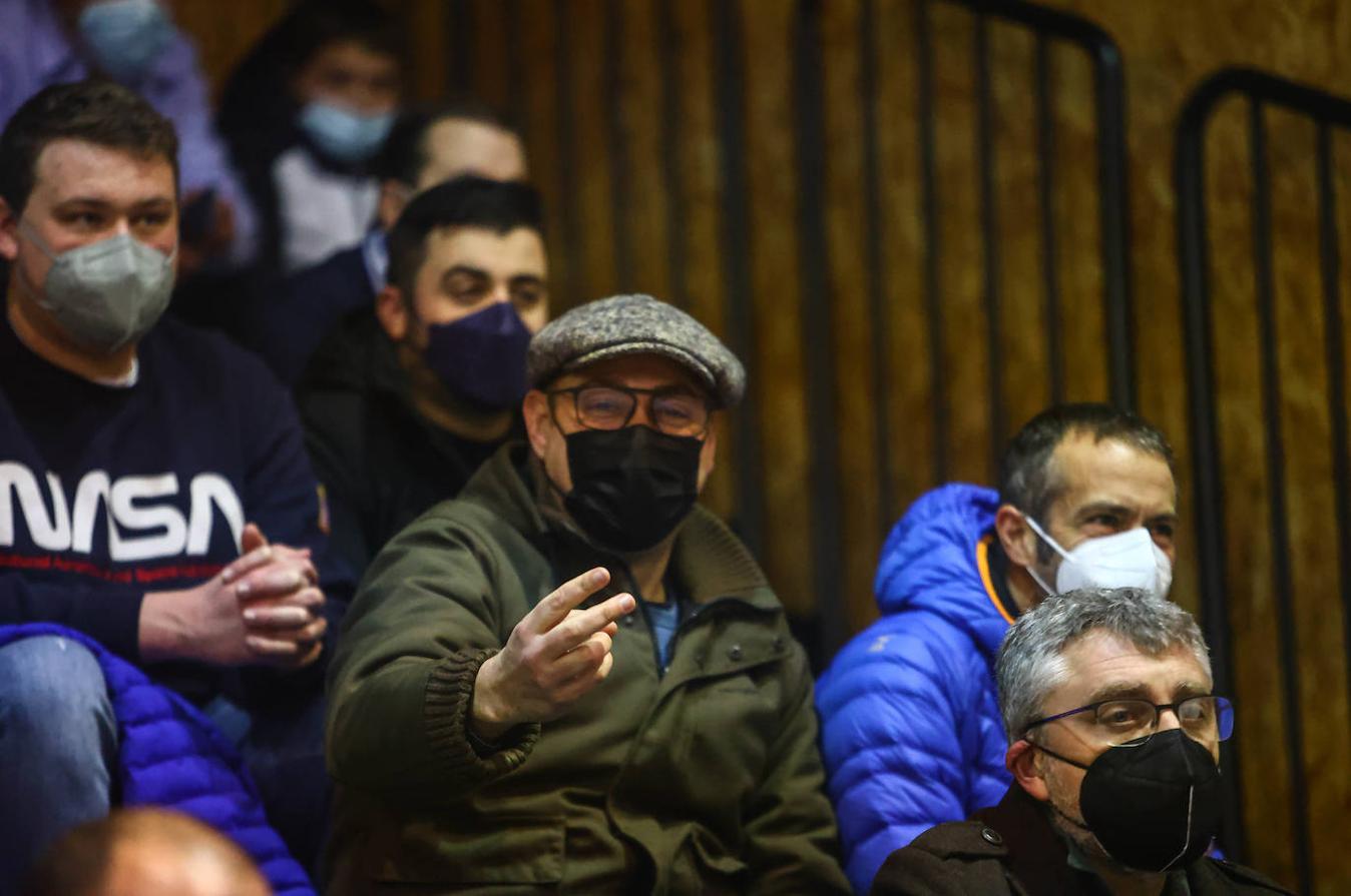 Fotos: Las mejores imágenes del Unicaja Banco Oviedo - Palmer Alma Mediterránea