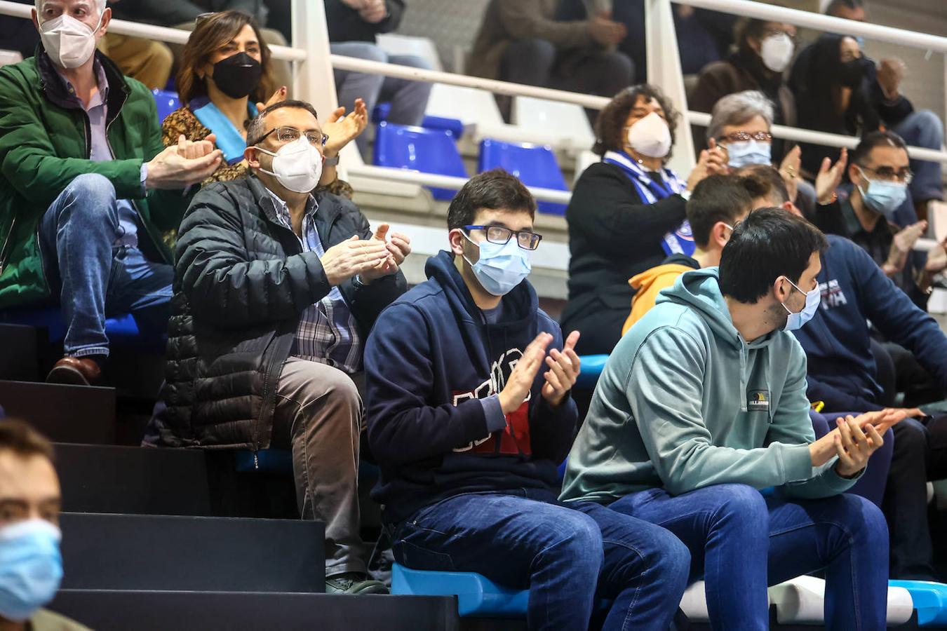 Fotos: Las mejores imágenes del Unicaja Banco Oviedo - Palmer Alma Mediterránea