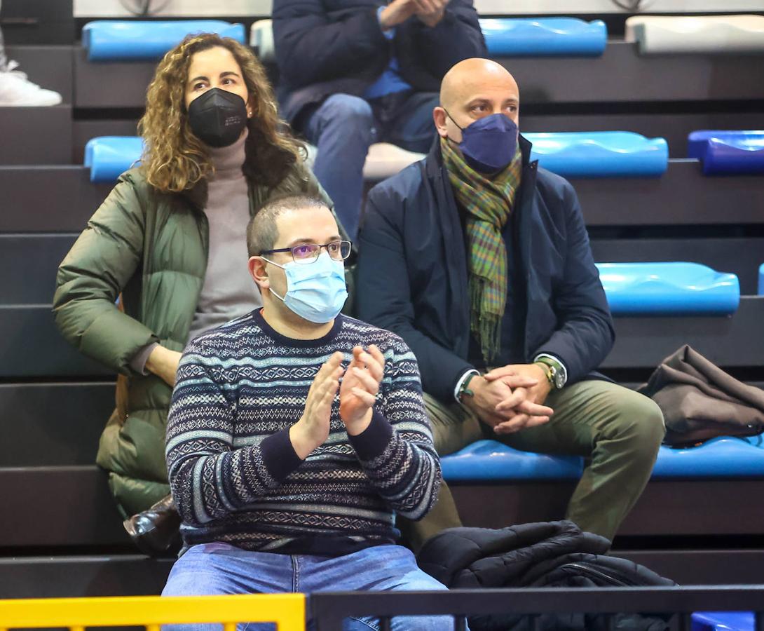 Fotos: Las mejores imágenes del Unicaja Banco Oviedo - Palmer Alma Mediterránea