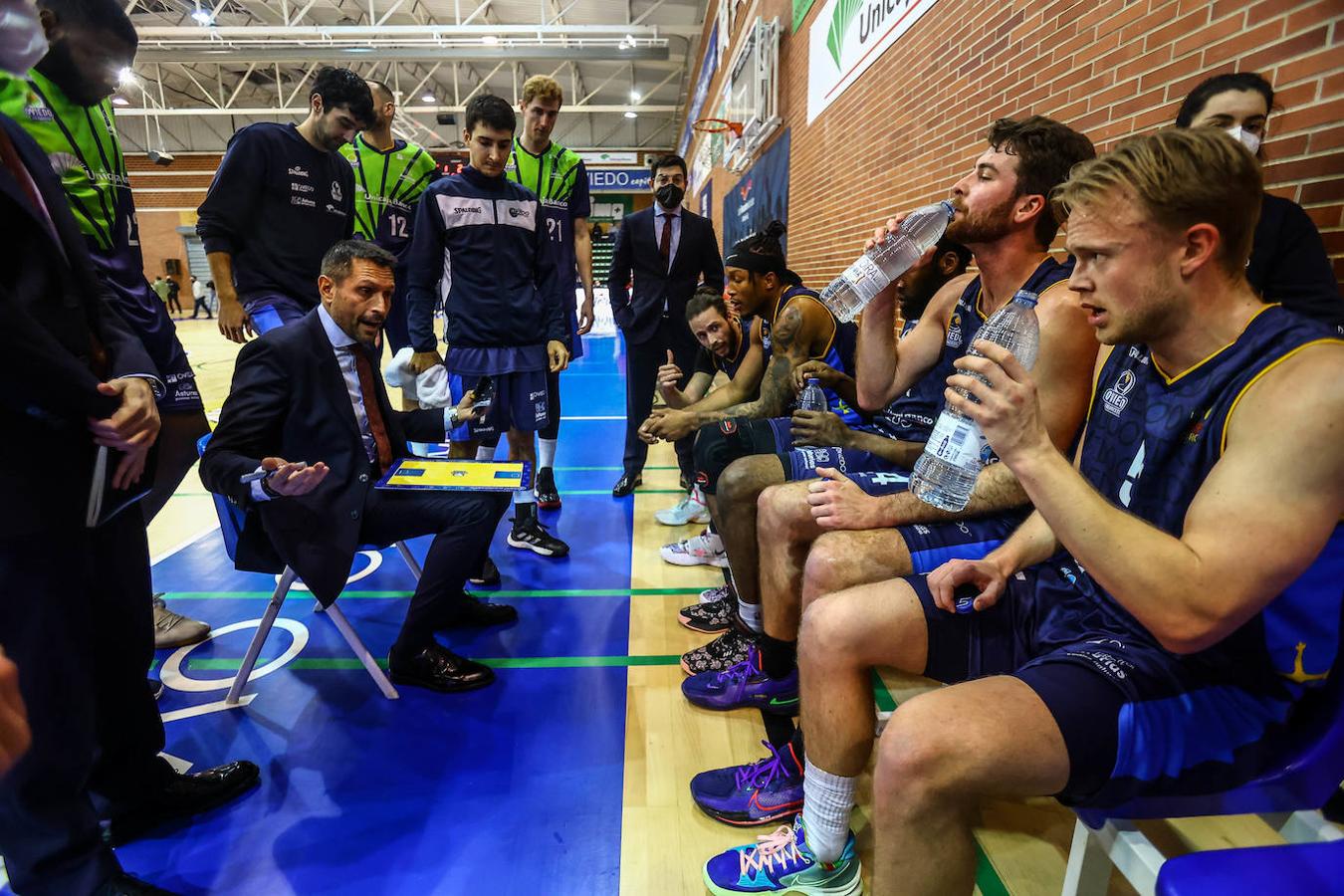 Fotos: Las mejores imágenes del Unicaja Banco Oviedo - Palmer Alma Mediterránea