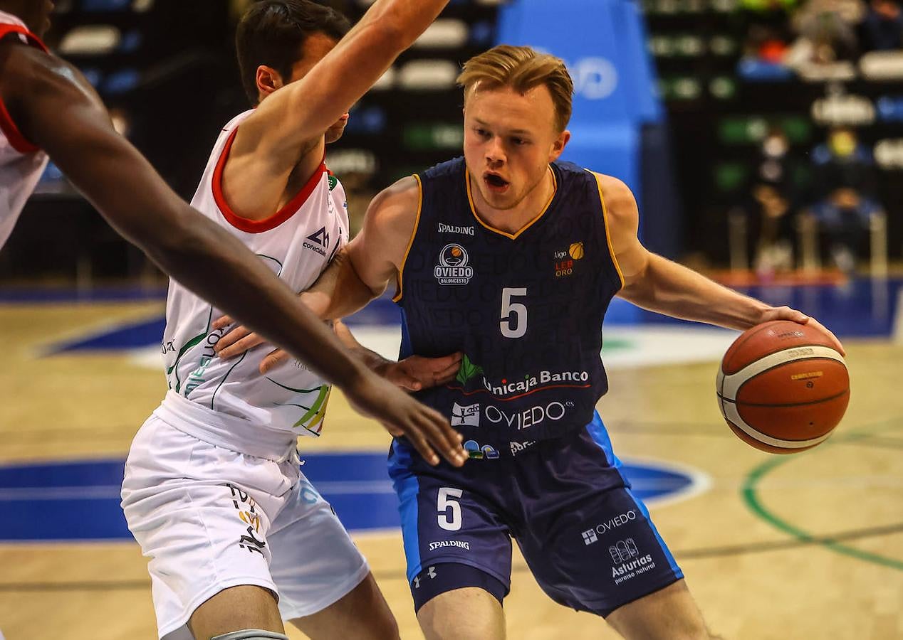 Fotos: Las mejores imágenes del Unicaja Banco Oviedo - Palmer Alma Mediterránea