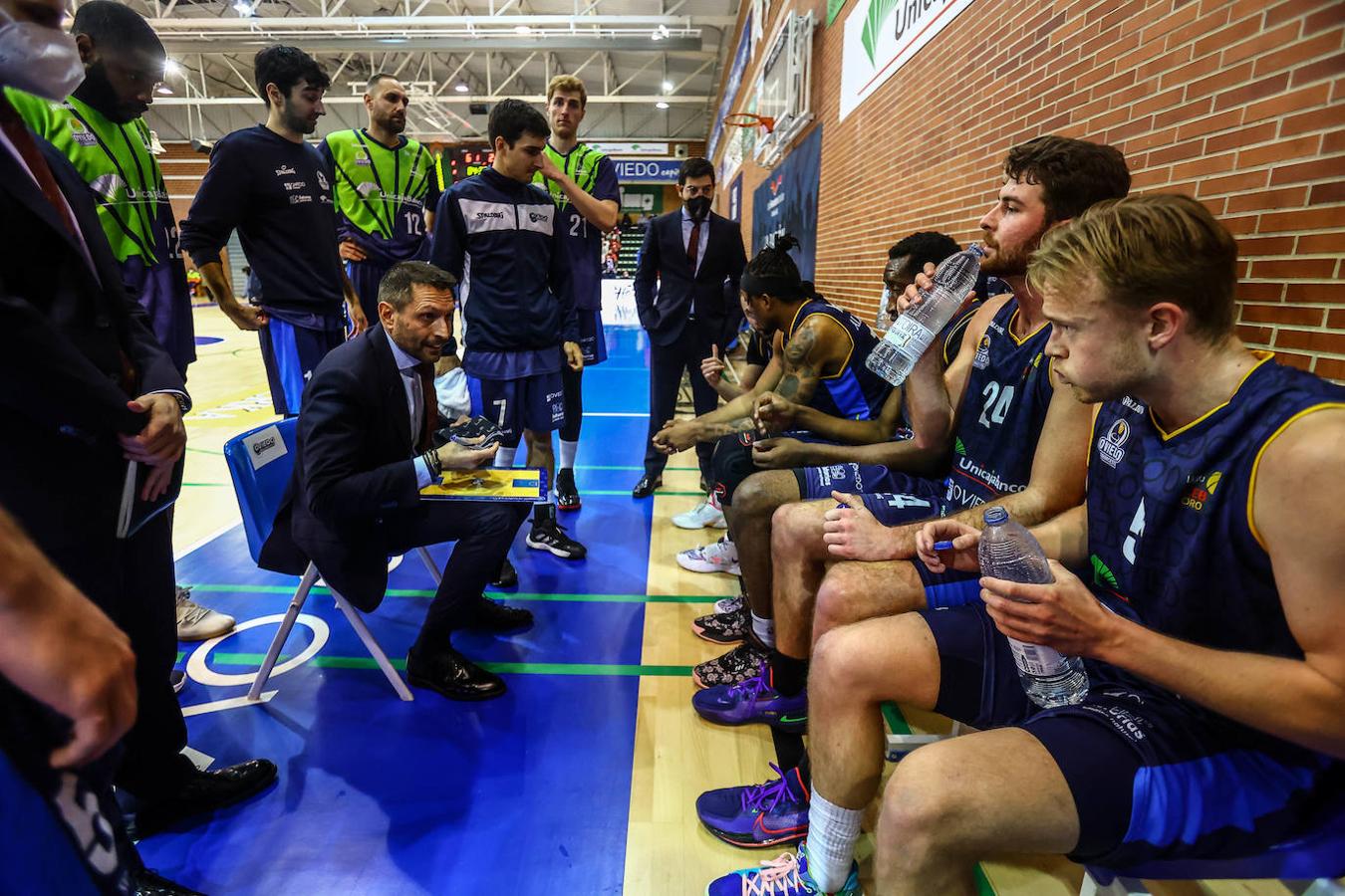 Fotos: Las mejores imágenes del Unicaja Banco Oviedo - Palmer Alma Mediterránea