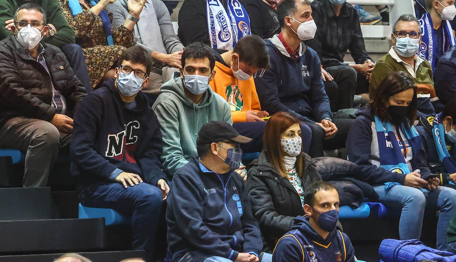 Fotos: Las mejores imágenes del Unicaja Banco Oviedo - Palmer Alma Mediterránea