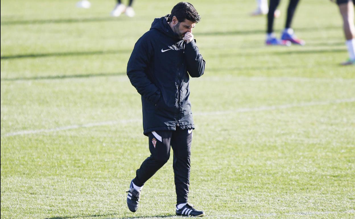 David GGallego en un entrenamiento del Sporting.