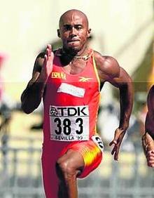 Imagen secundaria 2 -  51 años. Pedro Pablo Nolet, en el gimnasio, sigue en plena forma. Pedro Pablo Nolet, durante el Campeonato del Mundo de Sevilla 1996. 