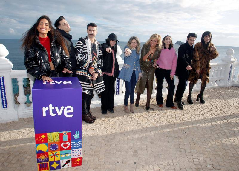 El Benidorm Fest, que elegirá al representante español para Eurovisión 2022, está a punto de arrancar. El formato se divide en dos semifinales y una gran final, que se celebrarán el miércoles 26, jueves 27 y sábado 29 de enero, respectivamente. Actuarán doce artistas tras la retirada de Luna Ki por no poder utilizar 'autotune' y el reciente positivo en covid de Gonzalo Hermida (que mantiene la lucha para representar a España en Eurovisión). Este es el orden: 