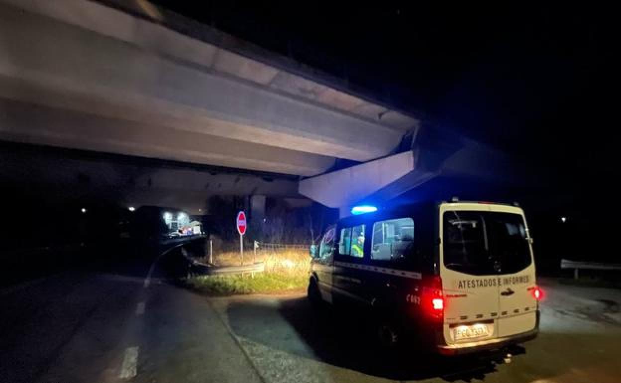 Agentes de la Guardia Civil en el lugar de los hechos 