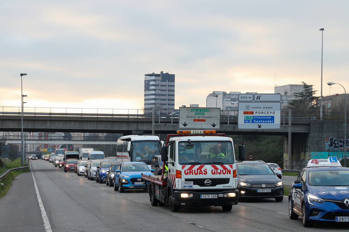 El Ayuntamiento ha elevado de nuevo el protocolo contra la contaminación en la zona oeste al nivel 1, lo que implica recuperar las restricciones de tráfico