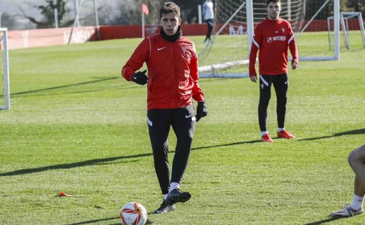 Christian Rivera en un entrenamiento del Sporting.