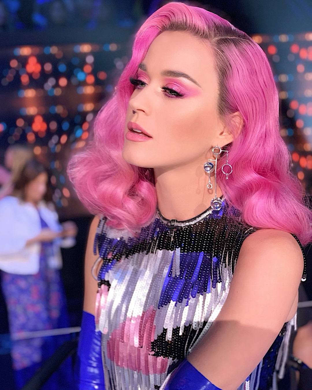 Katy Perry, fue 'chic' con su 'pink hair'. 